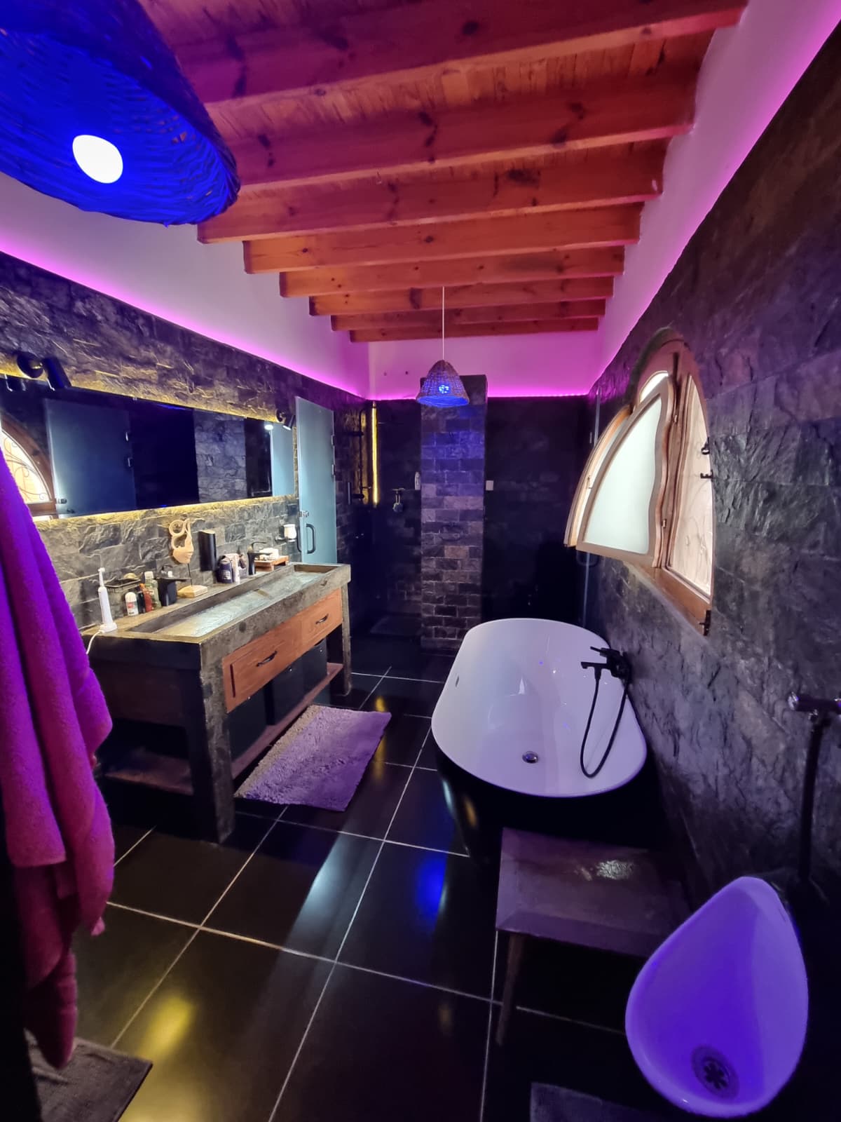 02 / Bathroom