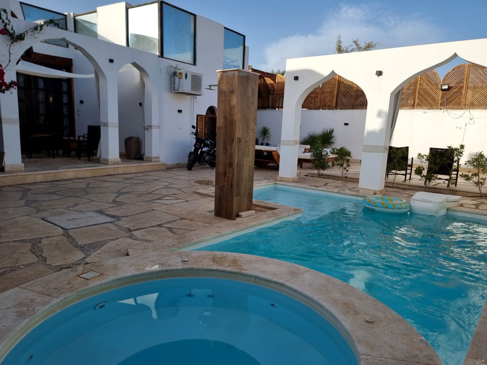 Villa & Pool